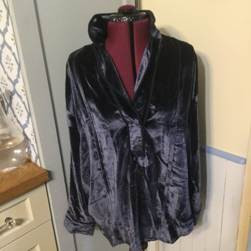 NWT We The Free Luxy solid Velvet long sleeve V-neck collared dark navy size S